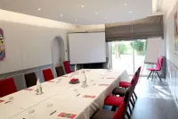 Logis Auberge Bienvenue Hotels in Louerre