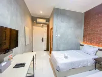 RedDoorz Syariah at Mitra Guest House Hotels in Junrejo
