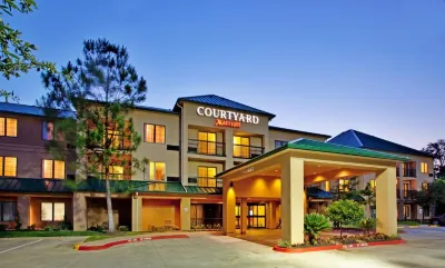 Courtyard Houston the Woodlands Hotels near Crossroads Square at Creekside Park