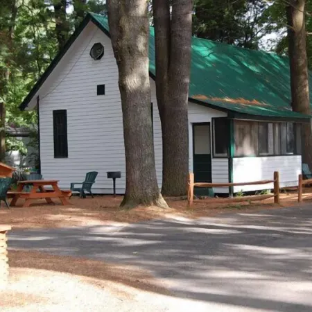 The Elms Waterfront Cottages