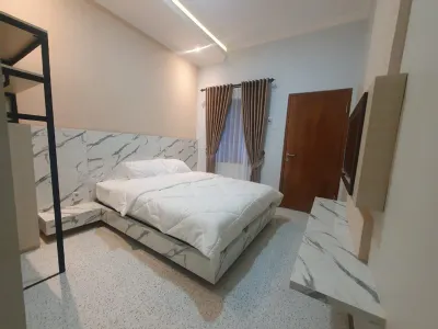 Oku Guest House & Café