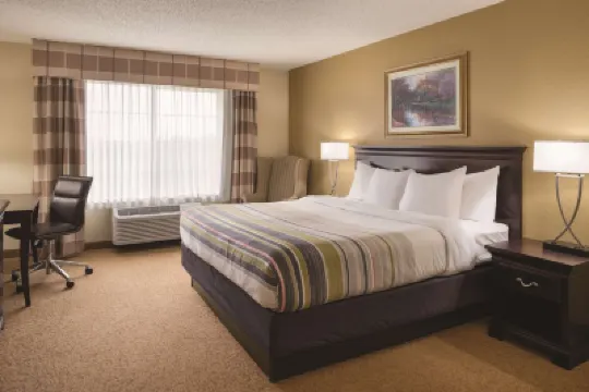 Country Inn & Suites by Radisson, West Bend, WI Hotels in 