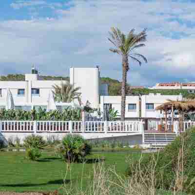 Cumeja Beach Club & Hotel Hotel Exterior