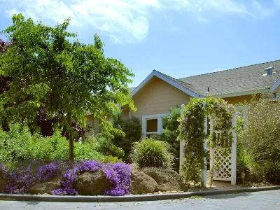 Cottage on Armstrong Các khách sạn gần St. Amant Winery