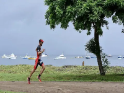 คอนโด 2 ห้องนอนสีสันสดใสและเป็นส่วนตัว เดินไม่กี่ก้าวจากชายหาด