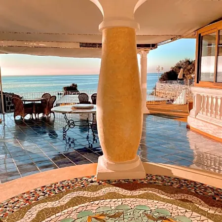 Strand Hotel Delfini