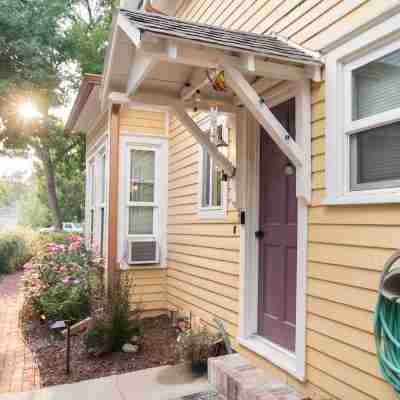 Cozy Victorian Cottage in the Heart of Old Town! Hotel Exterior