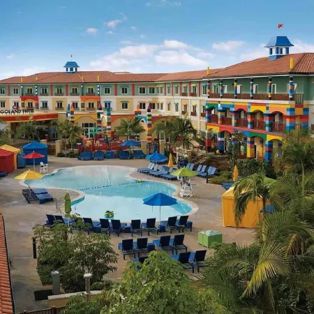Legoland Hotel at Legoland California Resort Отели рядом с достопримечательностью «Флауэр Филдс»