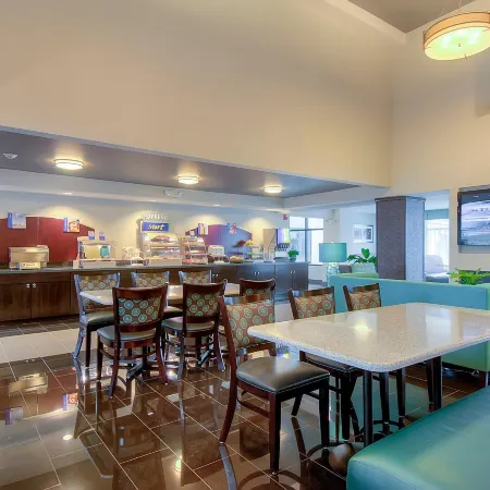 Holiday Inn Express & Suites CARLSBAD BEACH by IHG