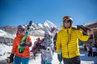 Comfortable Studio Efficiency Unit with Balcony over Mountaineer Square Condo - No Cleaning Fee! Hôtels à : Crested Butte