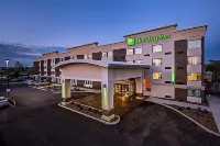 Holiday Inn 導師 Great Lakes Mall附近的飯店