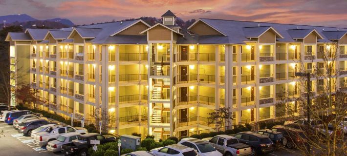 Bear Mount Inn & Suites Ξενοδοχεία στην πόλη Πίτζιον Φορτζ