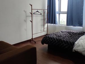 Bukit Rimau Roomy Master Bedroom with Facilities