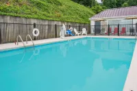 Howard Johnson by Wyndham Dalton Hotels in Dalton