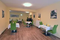 Ricks City Hotel 2