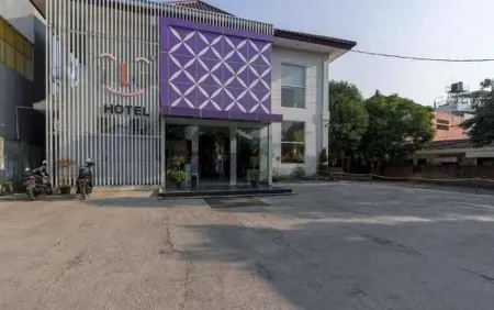 Smile Hotel Отели в г. Kesambi