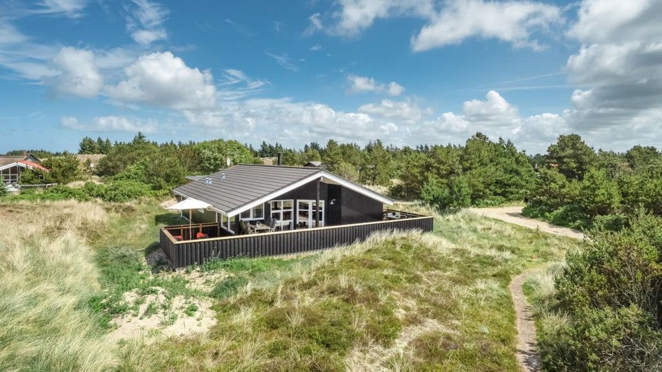 "Ivar" - 900m from the Sea
