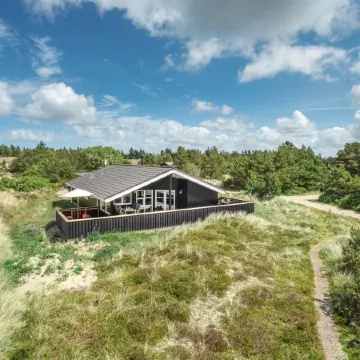 "Ivar" - 900m from the Sea