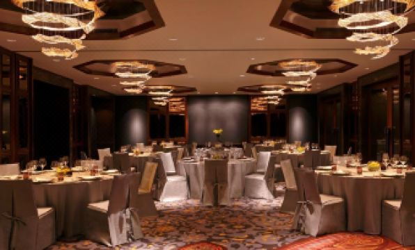 1. 더 로지어트..