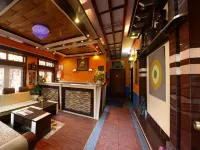 Shangri-la Boutique Hotel - Hostels