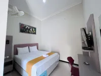 Queensa Hotel Hotels in Wonosalam