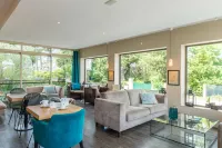 The Originals Boutique la Villa Ouest & Spa - parking