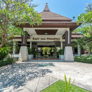 East Sea Paradise Hotel Отели рядом с достопримечательностью «Пляж Наклуа»