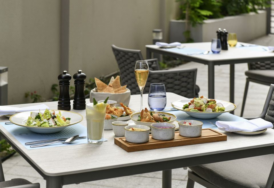 Outpost Al Barari Camp 레스토랑