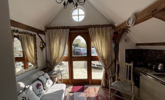 Remarkable 1-Bed Cottage Near Henley-on-Thames