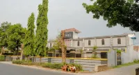 Hotel Dewi Near Gor Merdeka Jombang Mitra RedDoorz Hotels in Peterongan