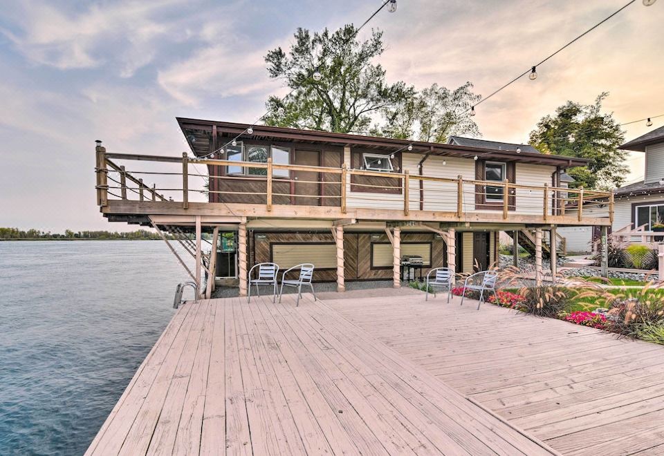 Riverfront Algonac Home w/ Shared Backyard! - Housity