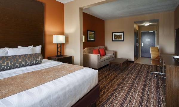 Best Western Plus Elmendorf Hotel