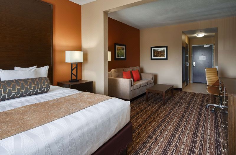 Best Western Plus Elmendorf Hotel