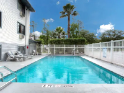 Super 8 by Wyndham Gainesville I-75 Hospital/University Area โรงแรมในเกนส์วิลล์