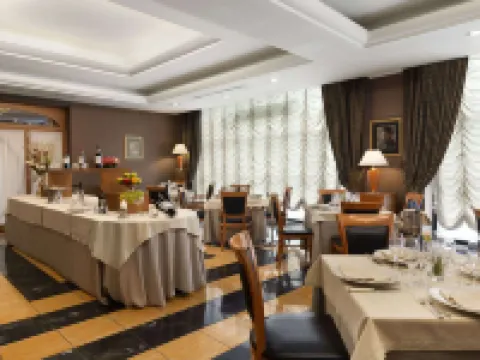 รามาดา บายวินด์แฮม เนเปิลส์ โรงแรมในนาโปลี