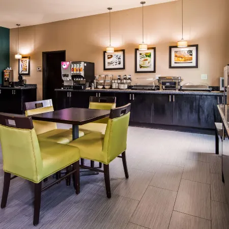 Best Western Plus Carrizo Springs Inn  Suites Отели в г. Диммит