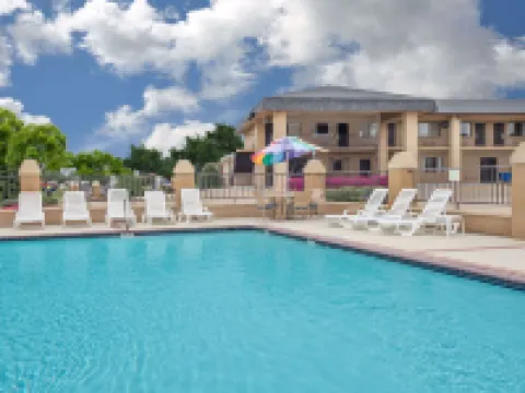 デイズ イン バイ ウィンダム ラストン ルイジアナ ラストンのホテル