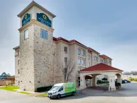La Quinta Inn & Suites by Wyndham DFW Airport West - Euless Hotels in Euless