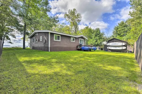 Cozy Lake Champlain Cottage w/ Private Beach!