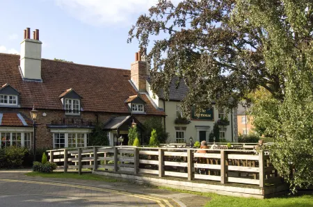 York North Отели рядом с достопримечательностью «The Web Adventure Park»