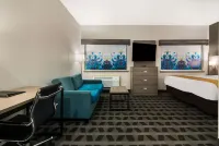 Quality Inn & Suites Hotels in Lacy Lakeview