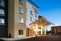 Fairfield Inn & Suites Bristol Hotel dekat The Stickley Farm