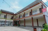 RedDoorz Syariah @ Raya Punten Batu Hôtels à : Bumiaji