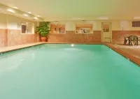 Holiday Inn Express WOODLAND by IHG - Pools