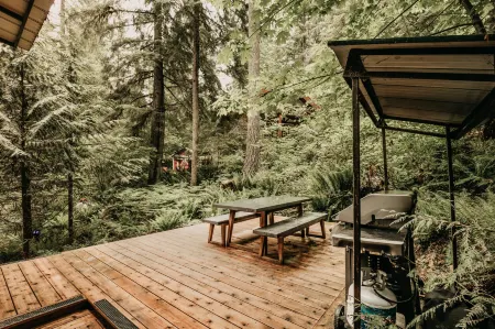 Snowline Cabin #69 - An Elegant Country Home! Sleeps 8