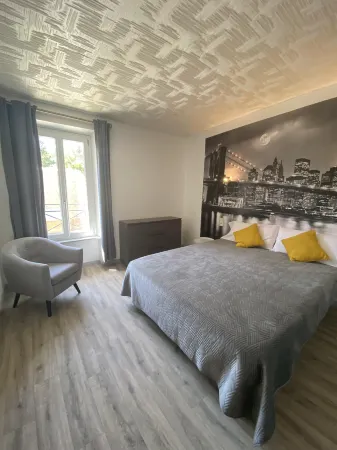 L'Octroi, Village House with Patio Отели в г. Ферраль-Ле-Корбьер