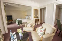 Hôtel des Trois Couronnes & Spa - the Leading Hotels of the World Hotel di 