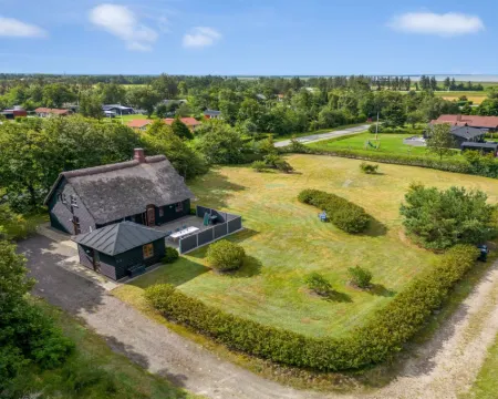 "Hendrina" - 250m to the Fjord Hotels in Skjern