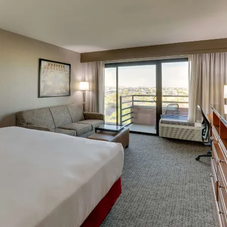 Drury Inn & Suites Phoenix Airport