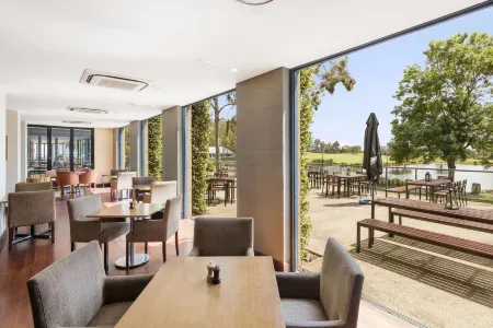 Oaks Cypress Lakes Resort Отели в г. Поколбин